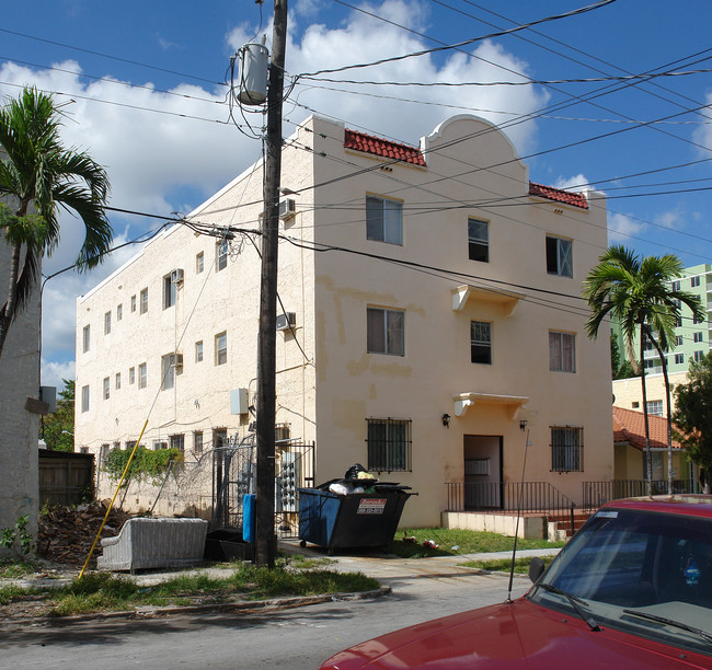 1122 NW 3rd St in Miami, FL - Building Photo - Building Photo