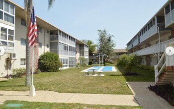 3751 S School Ave in Sarasota, FL - Building Photo - Building Photo