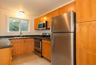 Lawton Park Apartments in Seattle, WA - Building Photo - Building Photo