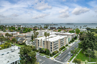 Chateau Nadyne in Long Beach, CA - Foto de edificio - Building Photo