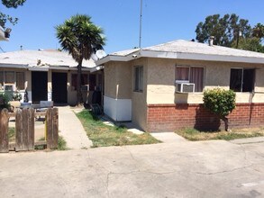 1449 Laurel Ave in Pomona, CA - Foto de edificio - Building Photo