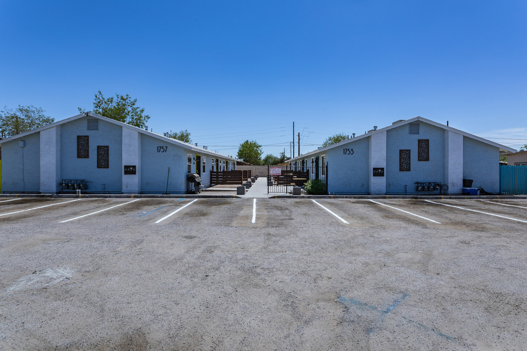 1753 E Harvard St in Phoenix, AZ - Foto de edificio