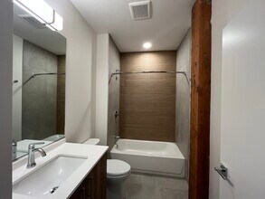 1040 W Huron St in Chicago, IL - Building Photo - Building Photo
