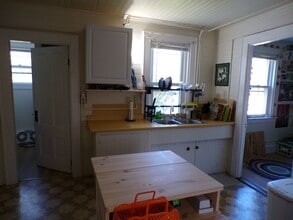 38 Pine St in Orono, ME - Building Photo - Building Photo