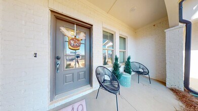 Spacious and Well Maintained 3 Bedroom Townhome in Woodward Oaks in Auburn, AL - Building Photo - Building Photo