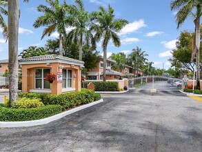 3239 NW 44th St, Unit Apt 206 in Oakland Park, FL - Building Photo - Building Photo