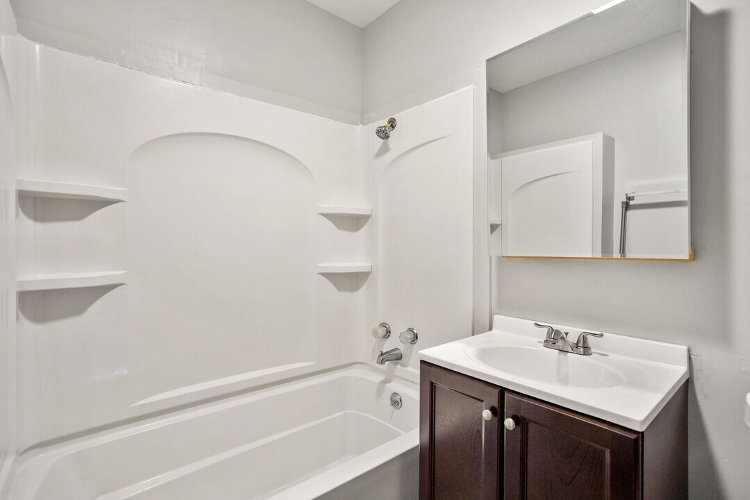 209 Appleton St in Menasha, WI - Building Photo