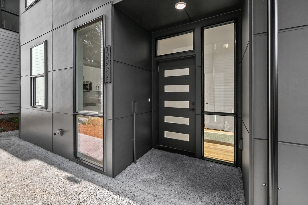 10036 B Stone Ave N in Seattle, WA - Building Photo
