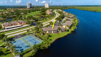 1305 Mainsail Dr in Naples, FL - Foto de edificio - Building Photo