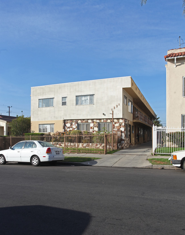 1321 N Kingsley Dr in Los Angeles, CA - Foto de edificio - Building Photo