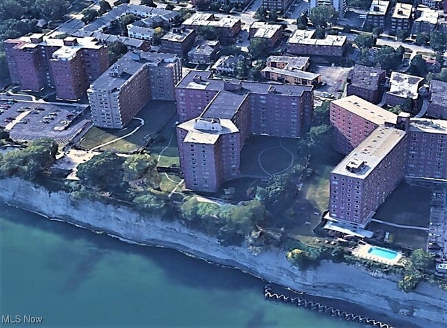 property at 11820 Edgewater Dr