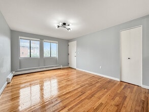 30 Henderson Dr, Unit 5 in East Hartford, CT - Building Photo - Building Photo