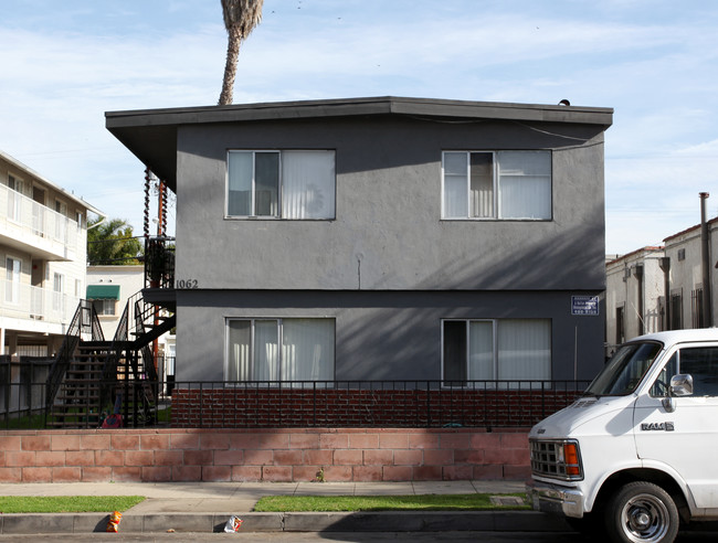 1062 Coronado Ave in Long Beach, CA - Foto de edificio - Building Photo