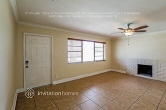 725 Caddie Pl in West Palm Beach, FL - Building Photo - Building Photo