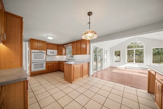 221 Bel Air Dr in Longmeadow, MA - Building Photo - Building Photo