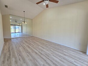 4482 Winston Ln N in Sarasota, FL - Building Photo - Building Photo