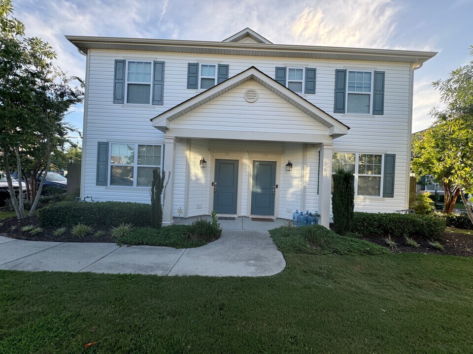 1705 Halesworth Ln in Virginia Beach, VA - Building Photo