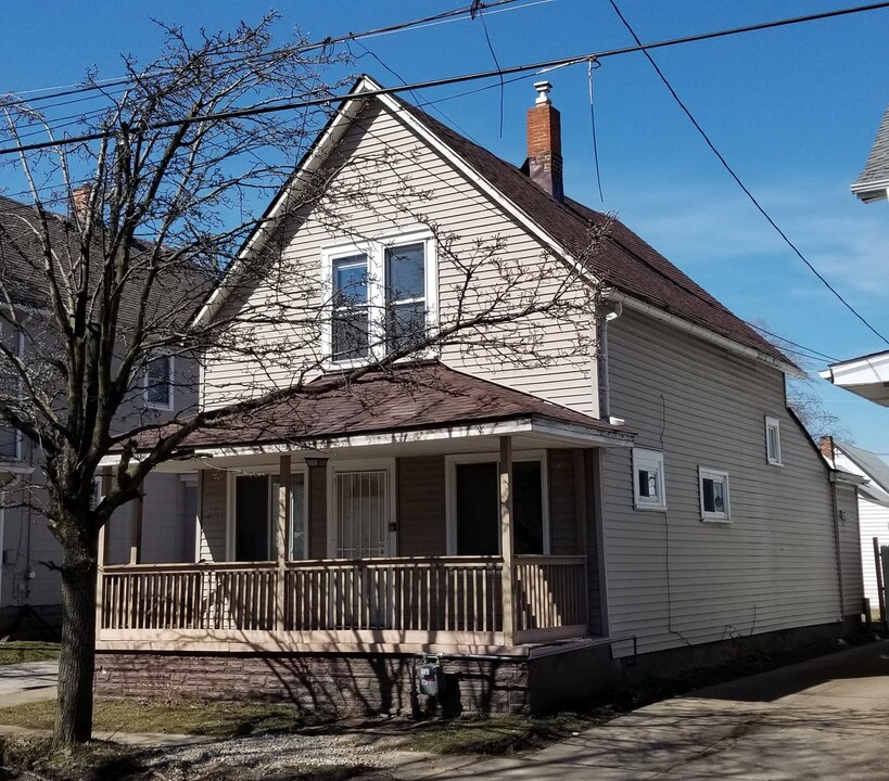 3208 Roanoke Ave in Cleveland, OH - Building Photo