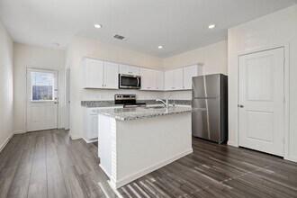 614 Edge Lake Ct in Montgomery, TX - Building Photo - Building Photo