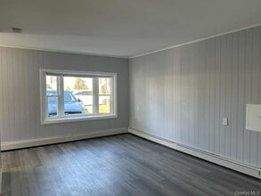 344 Van Buren St in West Babylon, NY - Building Photo - Building Photo