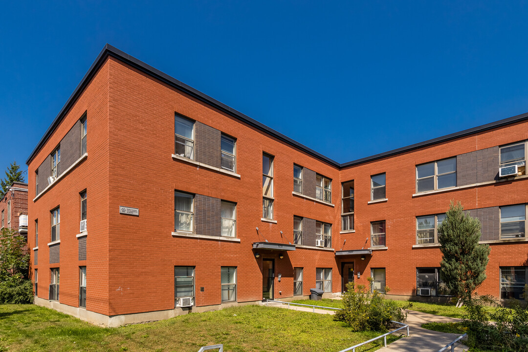 5211-5235 Walkley Av in Montréal, QC - Building Photo