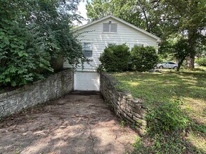 8044 James A Reed Rd in Kansas City, MO - Building Photo - Building Photo