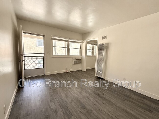 22719 Del Valle St in Los Angeles, CA - Building Photo - Building Photo