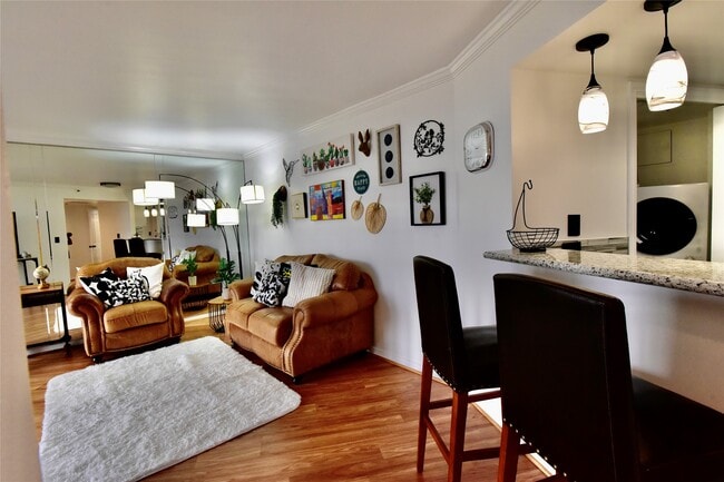 3525 Sage Rd in Houston, TX - Foto de edificio - Building Photo