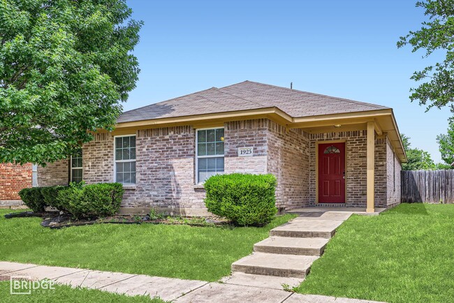 property at 1925 Cross Oaks Dr