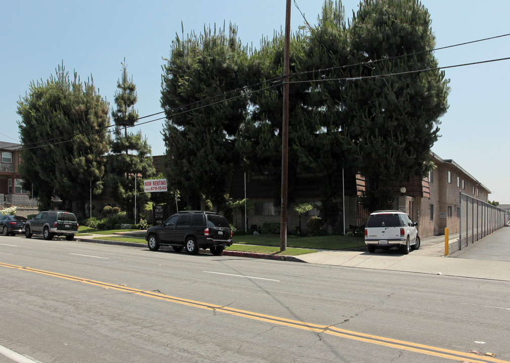 Pine Crest Apartments in Downey, CA - Foto de edificio