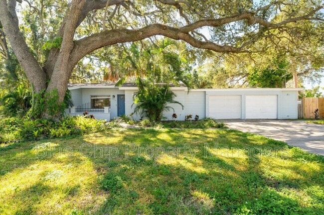 property at 4634 W Sunset Blvd
