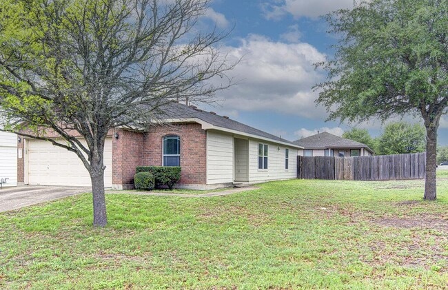 205 Mood Lake Dr in Kyle, TX - Building Photo - Building Photo