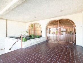 7625 Reseda Blvd in Reseda, CA - Building Photo - Building Photo