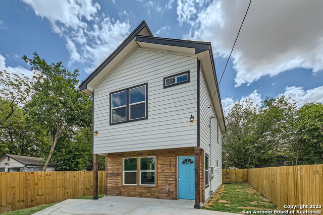 1230 Rivas St in San Antonio, TX - Building Photo