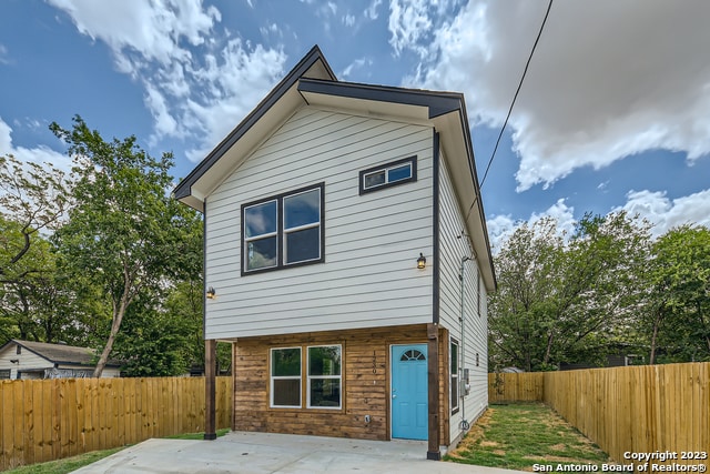 1230 Rivas St