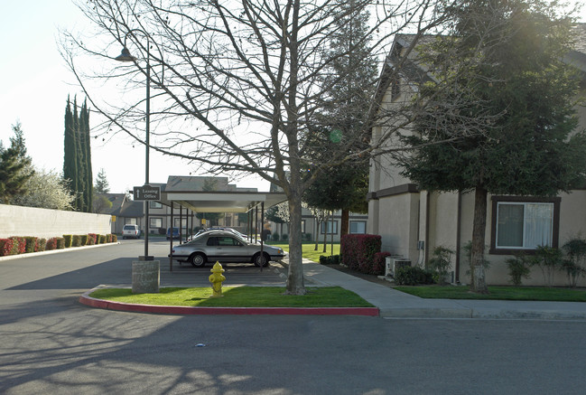 Village at Madera in Madera, CA - Foto de edificio - Building Photo