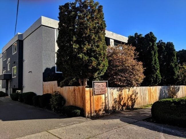 Win Don in Seattle, WA - Foto de edificio - Building Photo