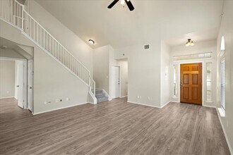 15411 Ora Ln in Pflugerville, TX - Foto de edificio - Building Photo