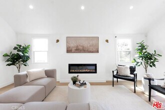 2222 Valentine St in Los Angeles, CA - Building Photo - Building Photo