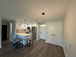2222 S Goebbert Rd, Unit 157 in Arlington Heights, IL - Building Photo - Building Photo