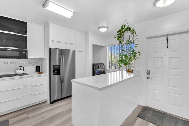 9525 Weldon Cir in Tamarac, FL - Building Photo - Building Photo