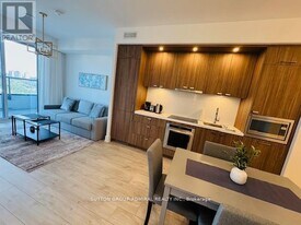 10 Inn On The Pk Dr in Toronto, ON - Building Photo