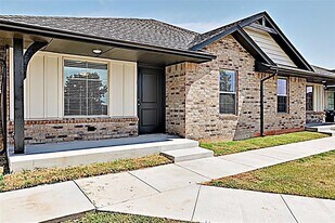 11527 Keystone Cir in Oklahoma City, OK - Building Photo