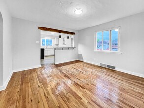 1066 Elwell St in Pittsburgh, PA - Building Photo - Building Photo