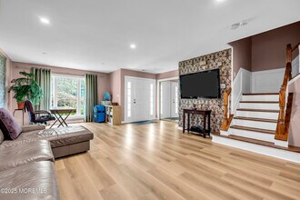 186 Sycamore Ct in Howell, NJ - Building Photo - Building Photo