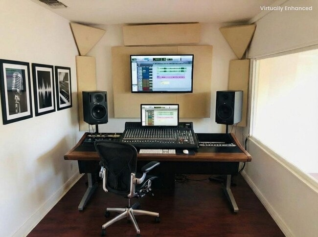 7261 1/2 Melrose Ave