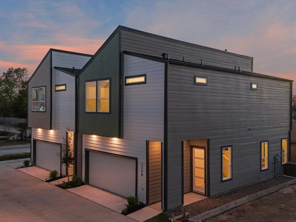 227 Noras Ln in Houston, TX - Building Photo