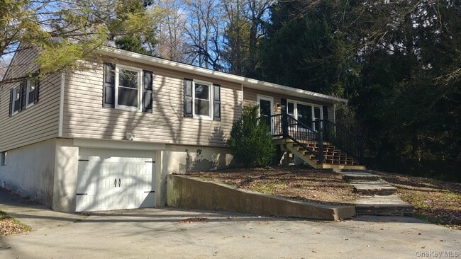 property at 676-678-678 Oak Summit Rd