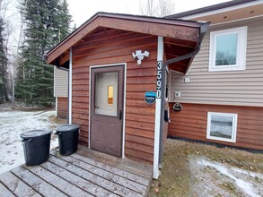 3590 Silverleaf Ave, Unit A in North Pole, AK - Foto de edificio - Building Photo