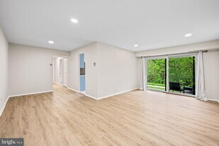 1 Summit Hill Ct in Baltimore, MD - Building Photo